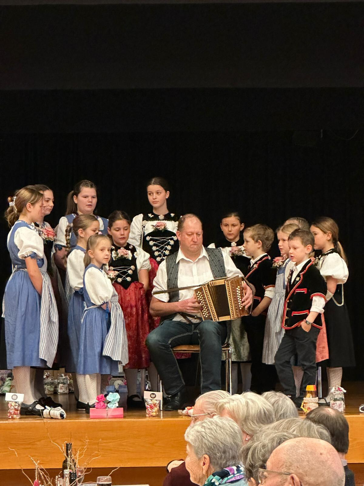 Kinderjodlerchor mit dem Namen Singspatzen aus Kerzers